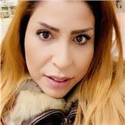 Sono di madre lingua francese, ho fatto dei studi universitari giornalismo, abito a jesolo